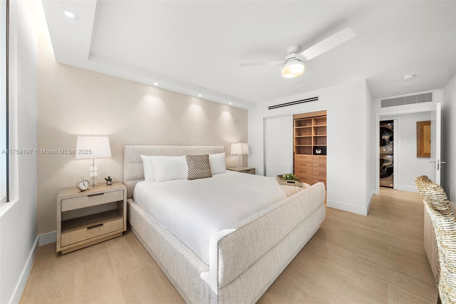 A11759197 — Miami Beach — 14
