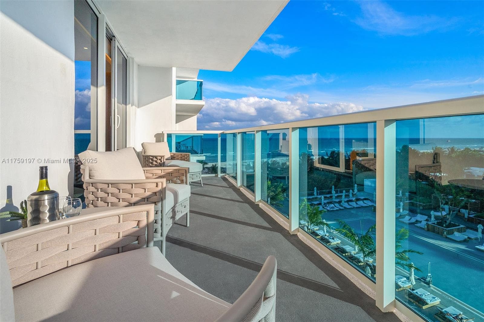A11759197 — Miami Beach — 41