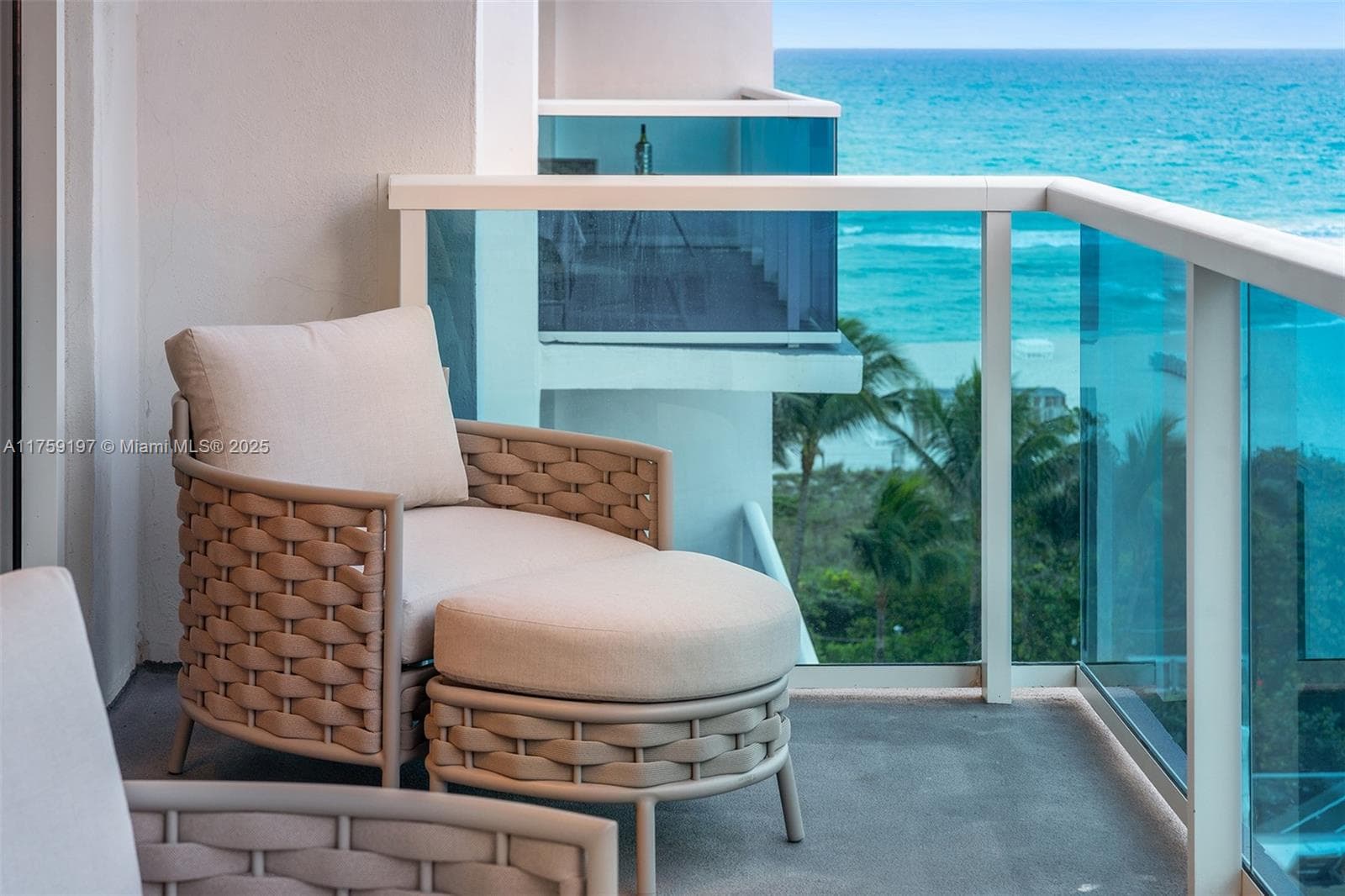 A11759197 — Miami Beach — 35