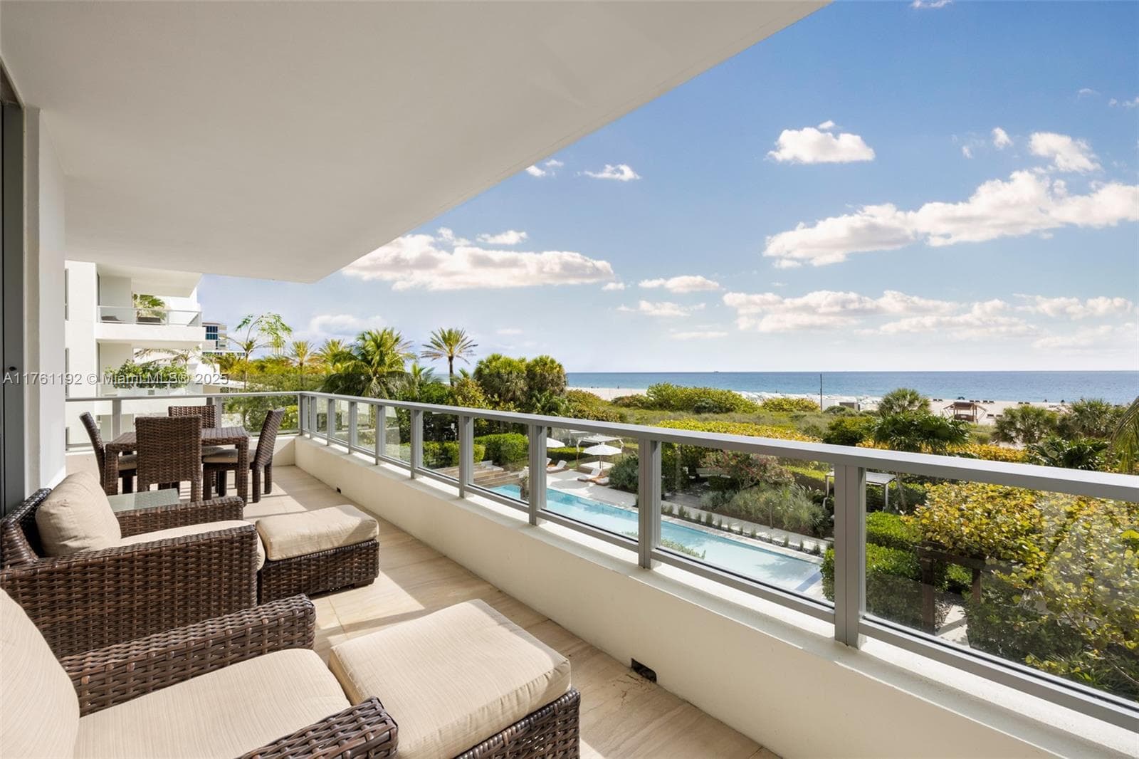 A11761192 — Miami Beach — 13