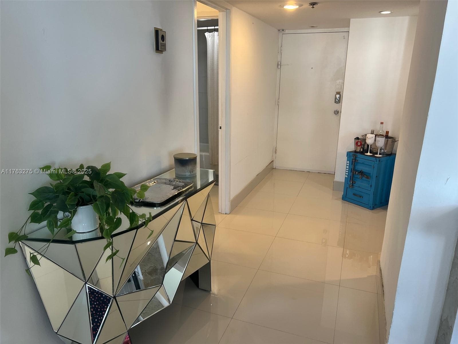 A11763275 — Miami Beach — 19