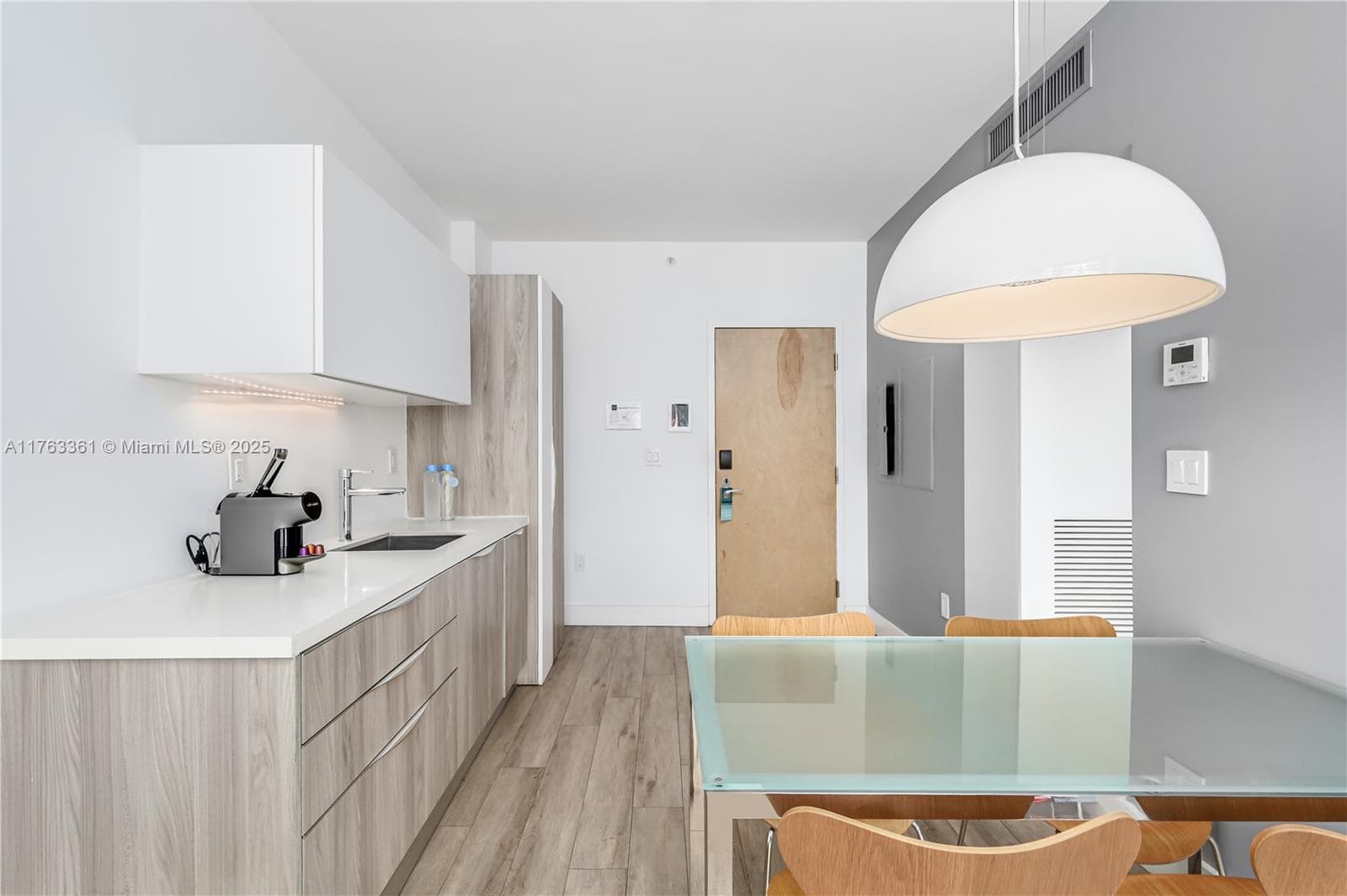 A11763361 — Miami Beach — 13