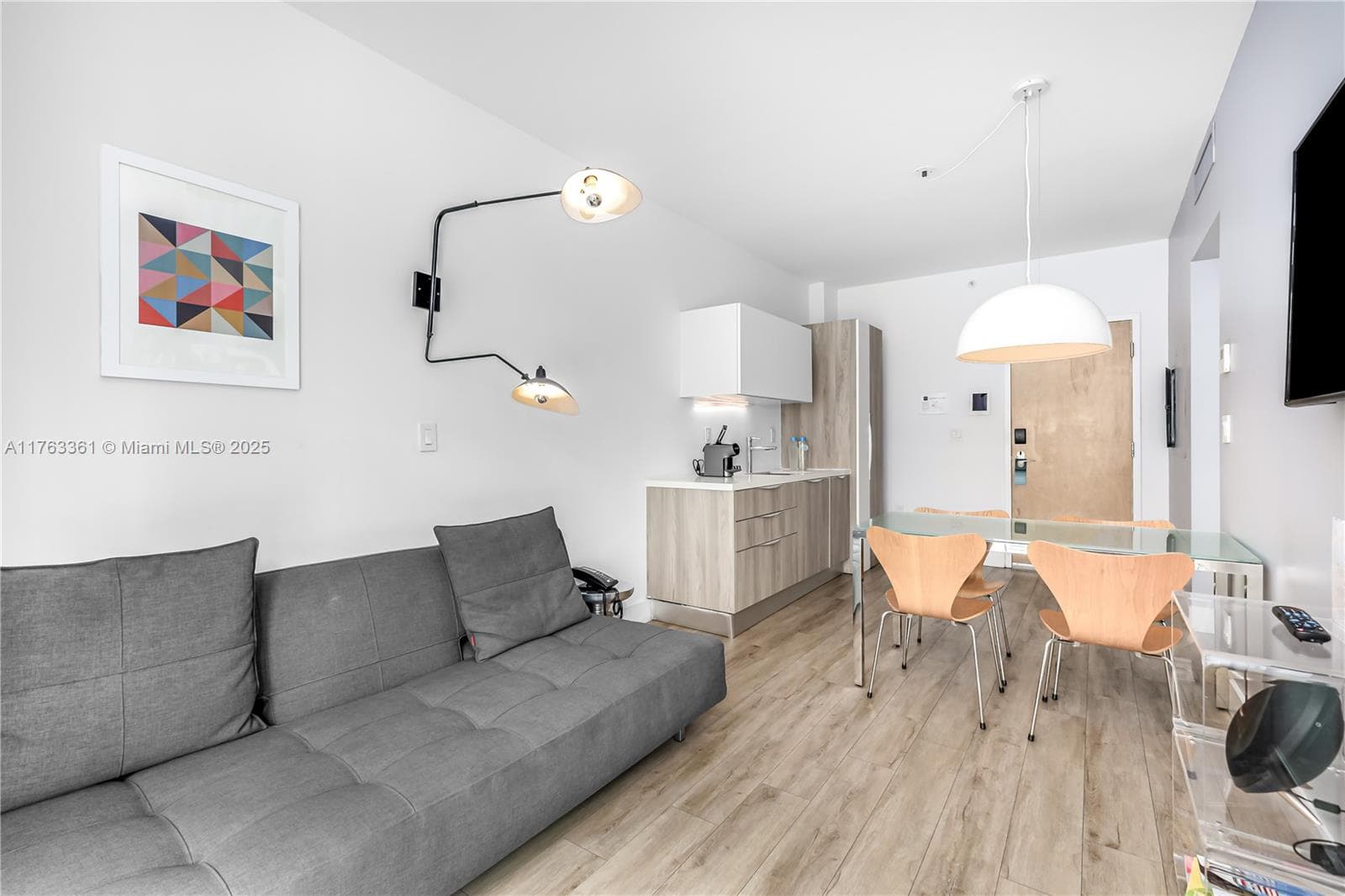 A11763361 — Miami Beach — 12