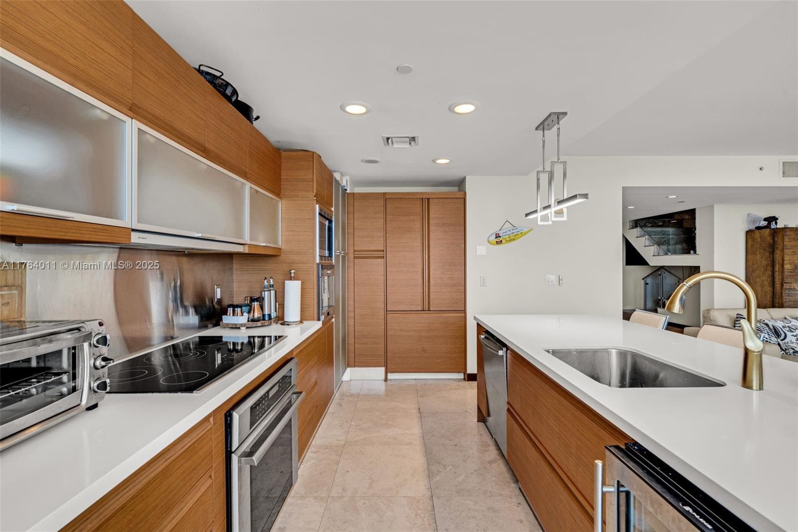 A11764011 — Miami Beach — 12