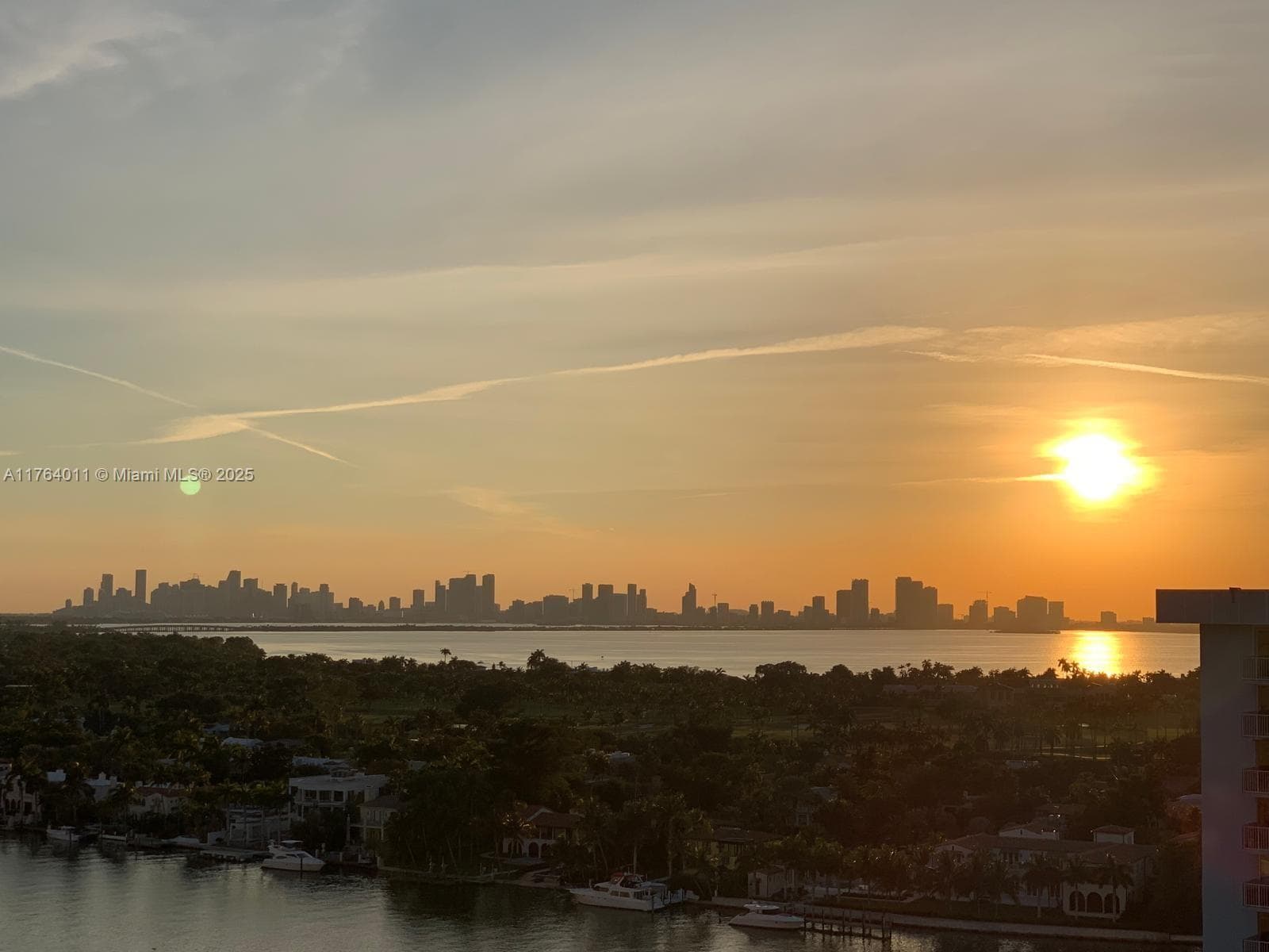A11764011 — Miami Beach — 38