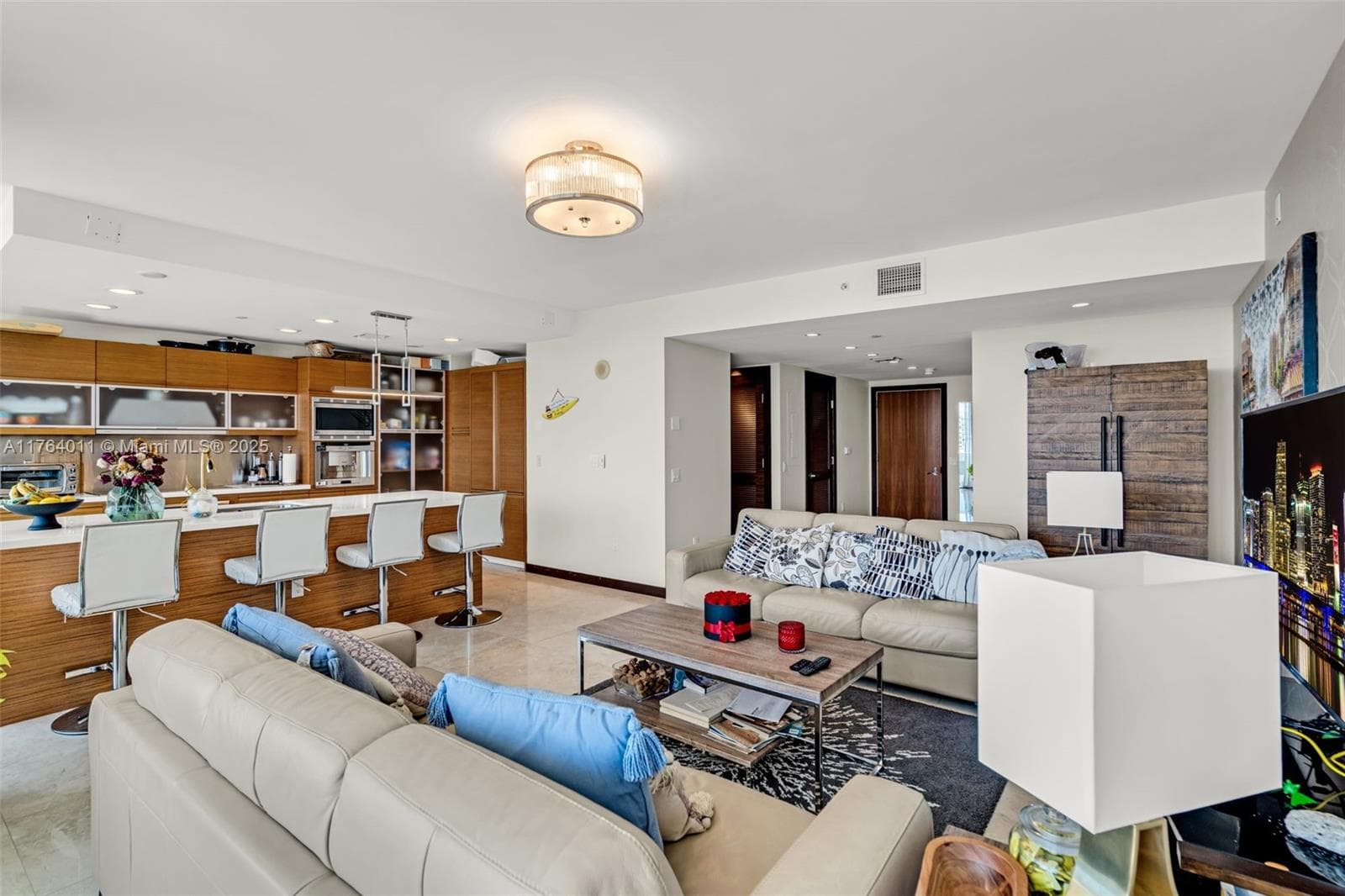 A11764011 — Miami Beach — 10