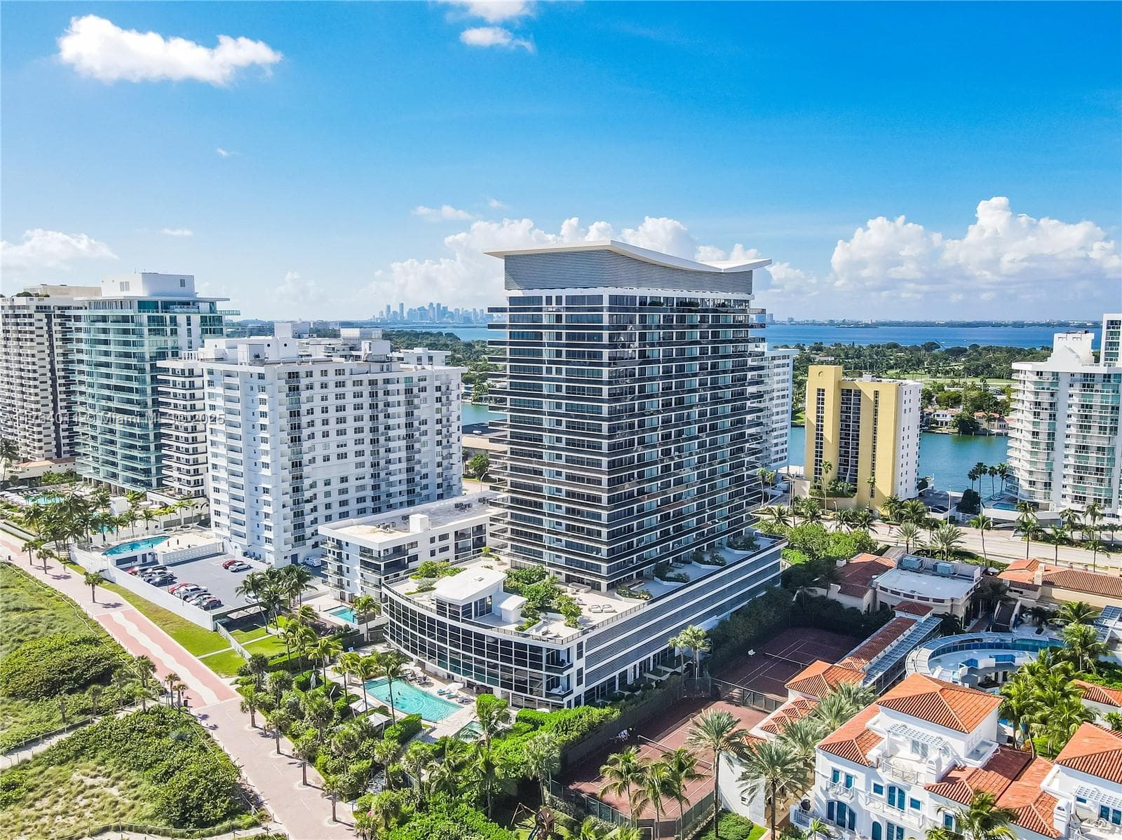 A11764011 — Miami Beach — 41