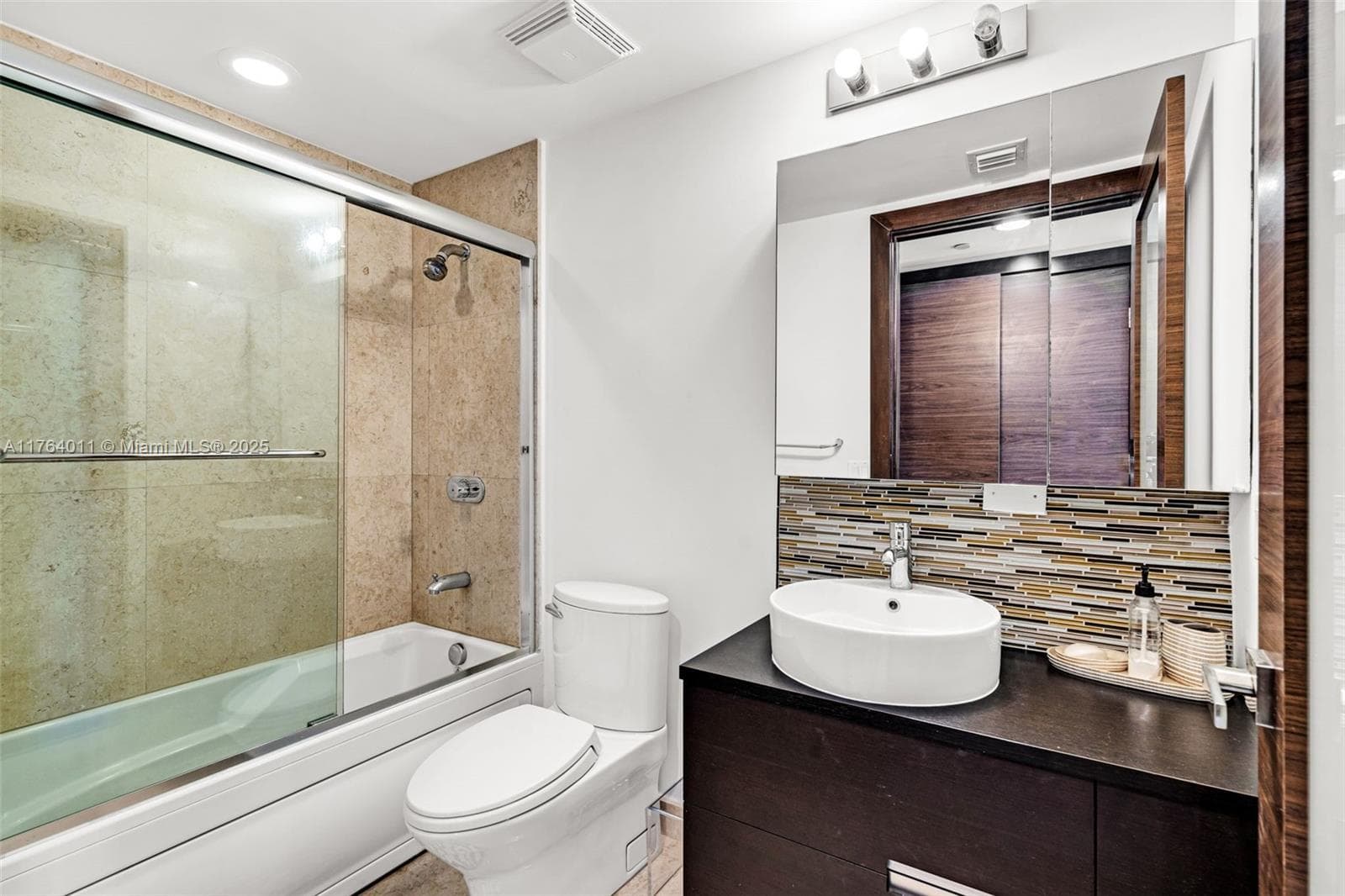 A11764011 — Miami Beach — 19
