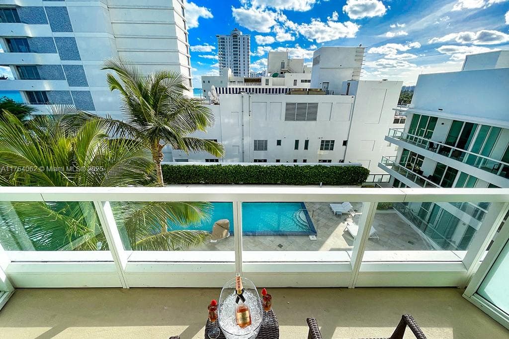 A11764062 — Miami Beach — 2