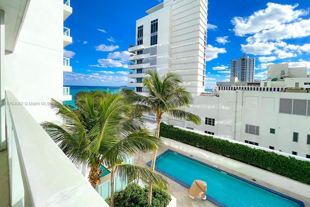 A11764062 — Miami Beach