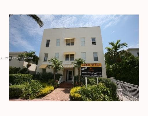 A11767186 — Miami Beach