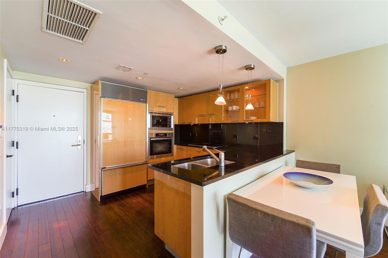 A11770319 — Miami Beach — 3