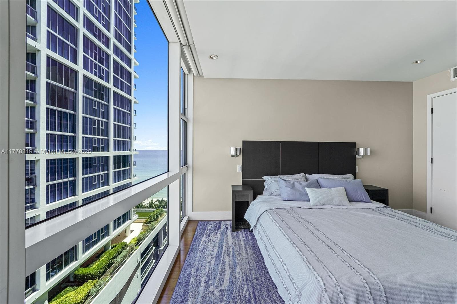 A11770319 — Miami Beach