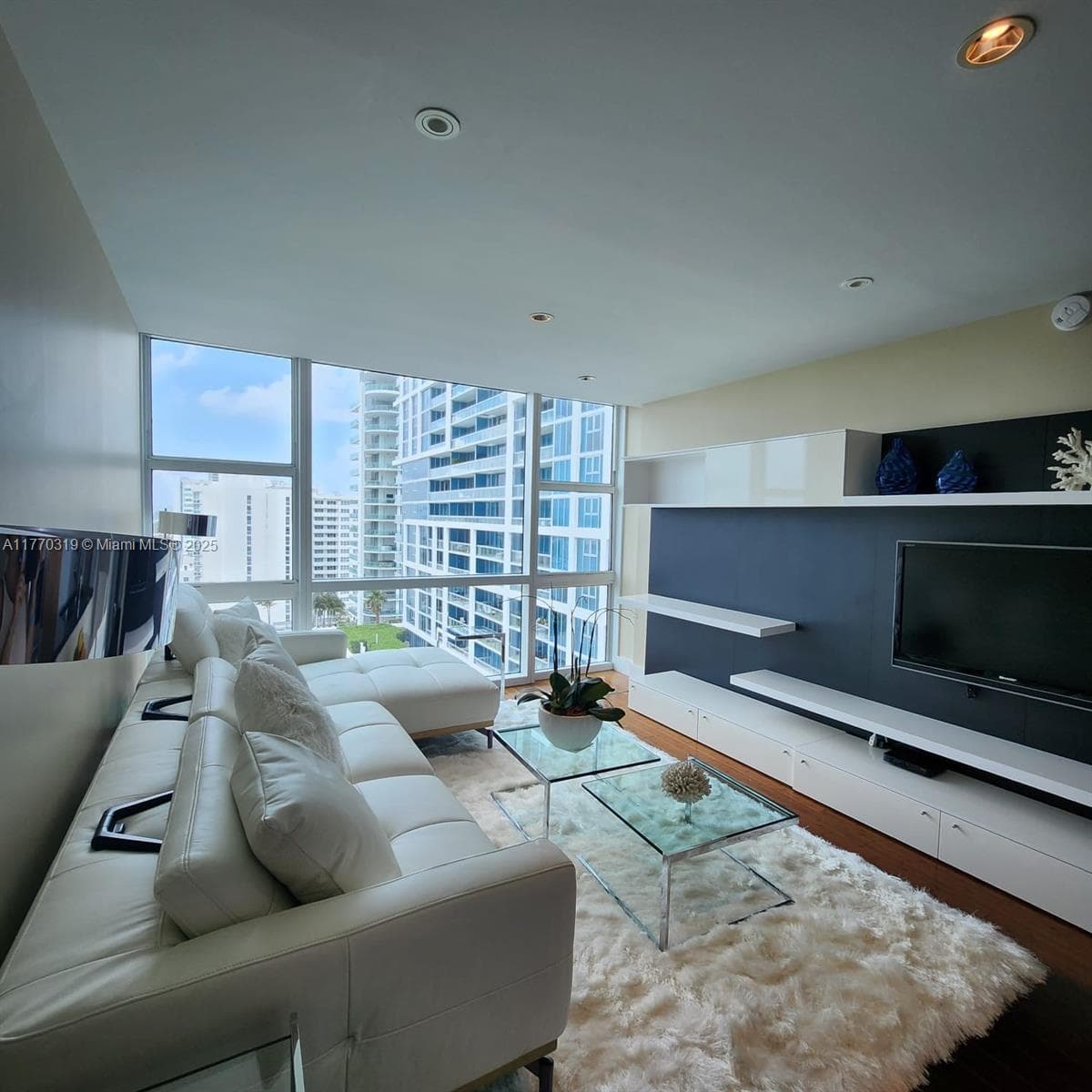 A11770319 — Miami Beach — 20