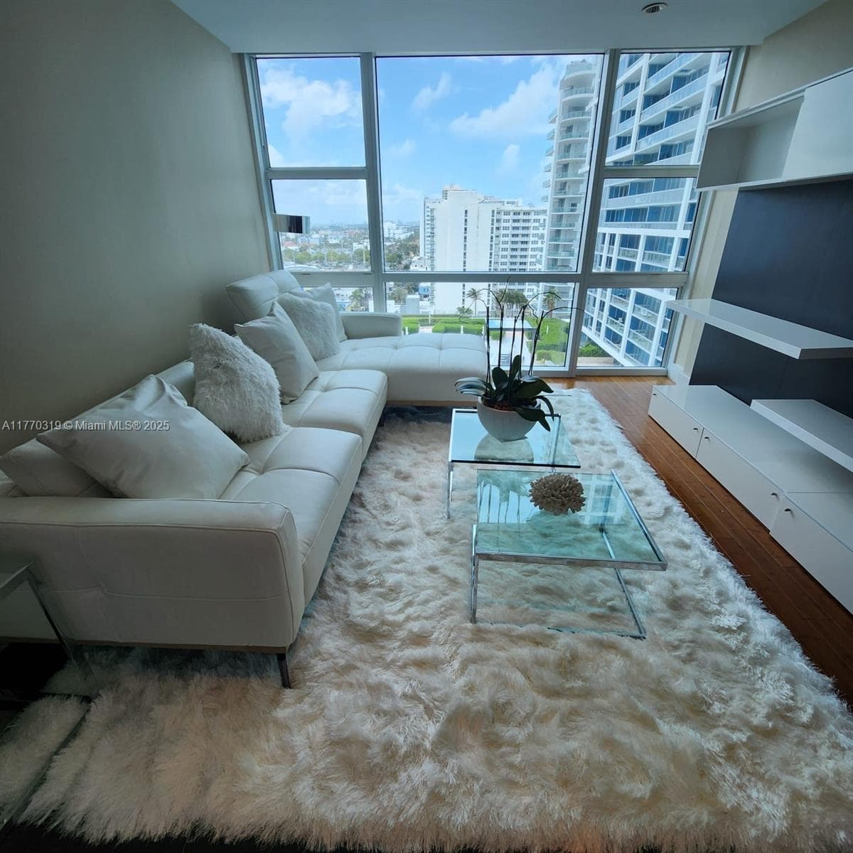 A11770319 — Miami Beach — 19