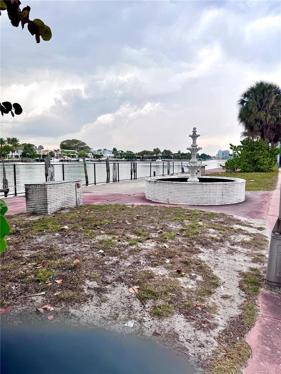 A11773428 — Miami Beach