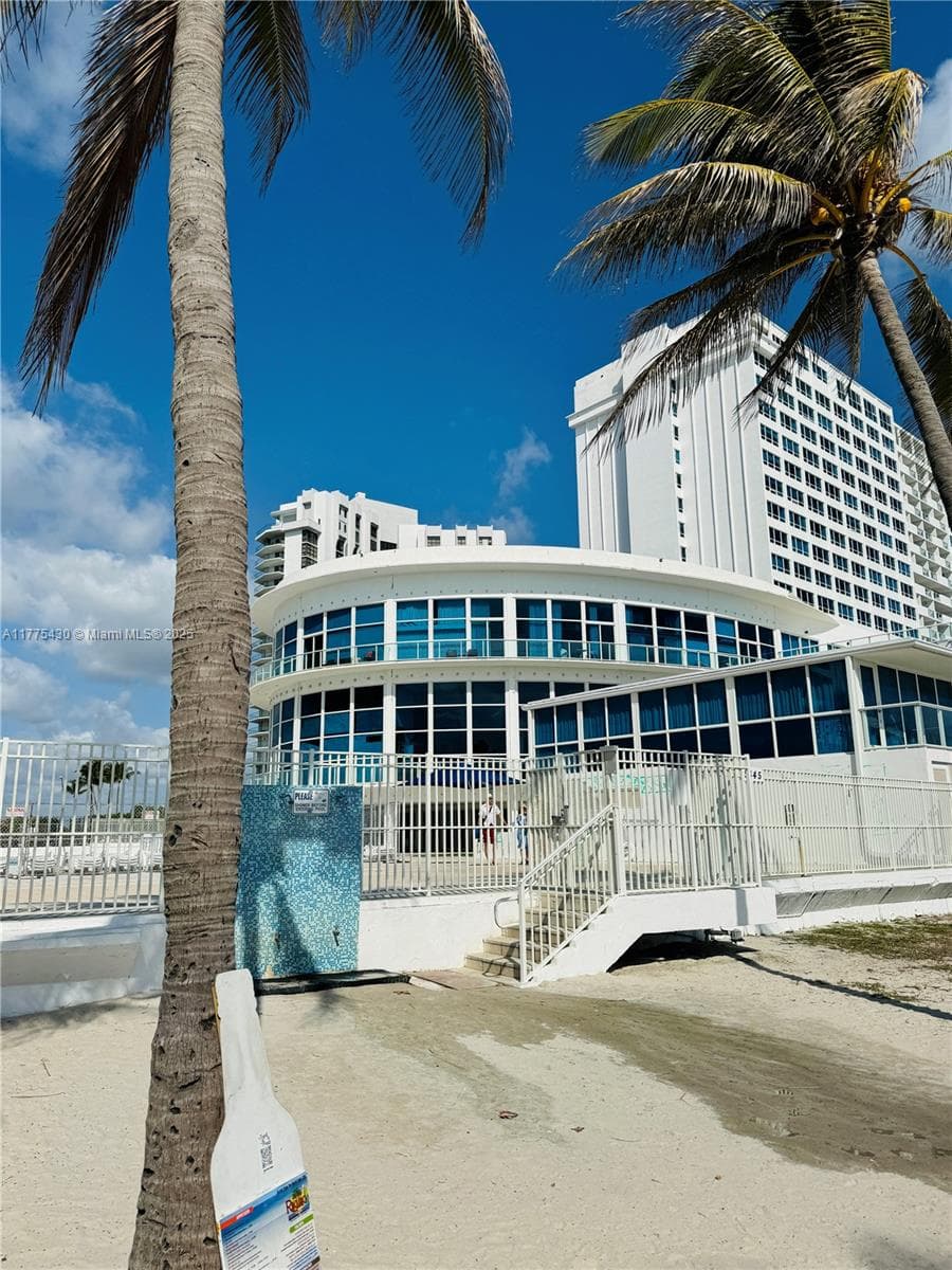 A11775430 — Miami Beach — 2