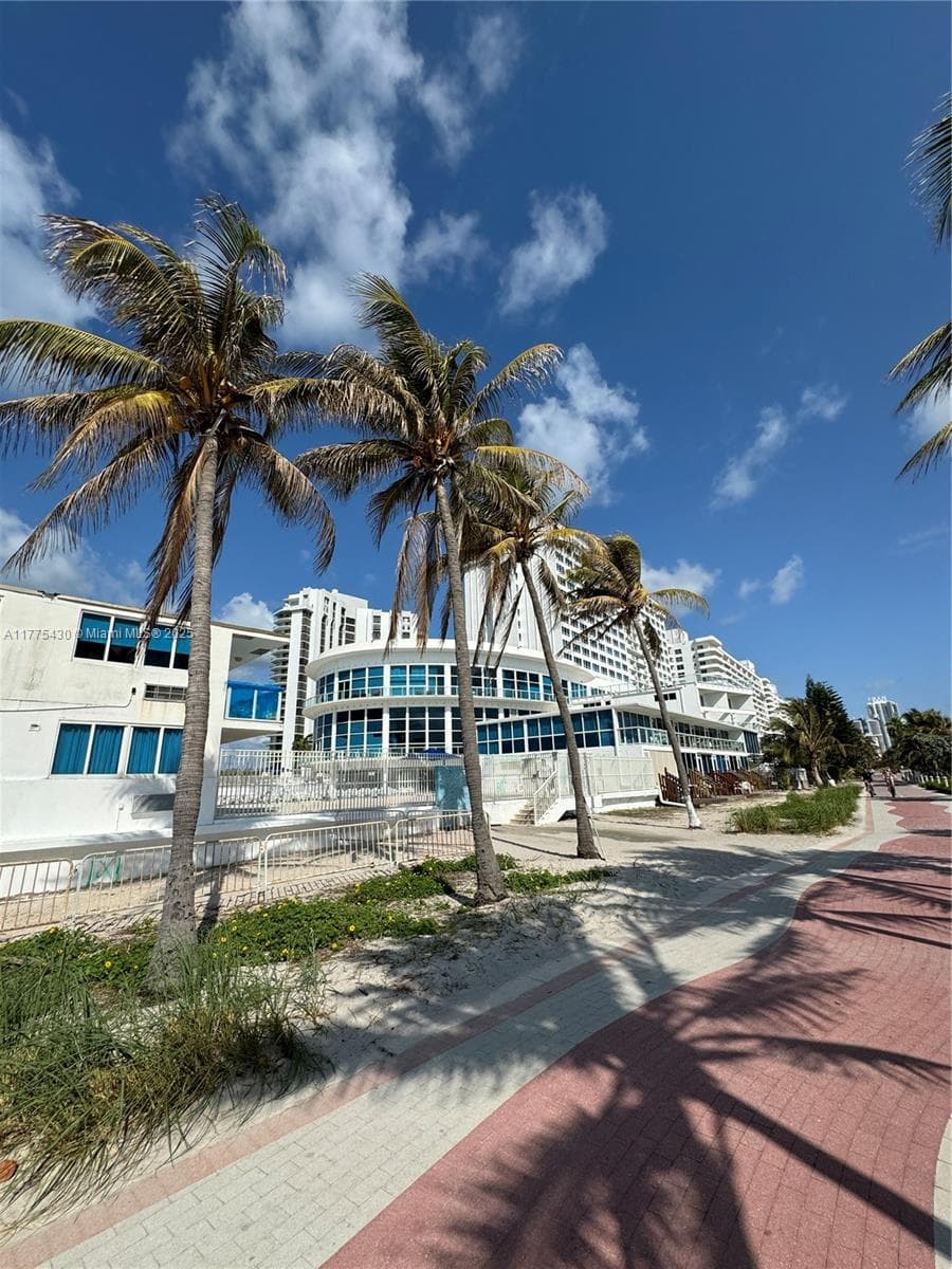 A11775430 — Miami Beach — 42