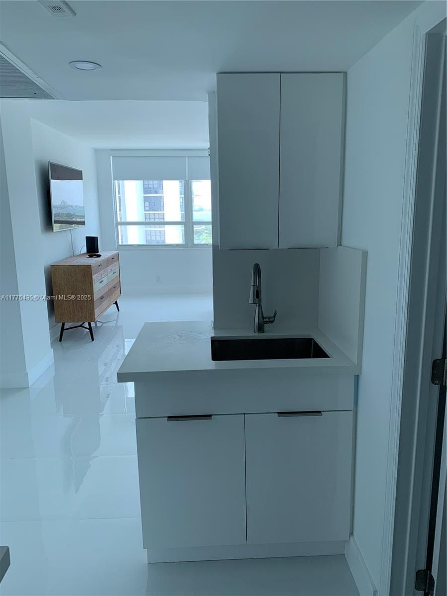 A11775430 — Miami Beach — 13