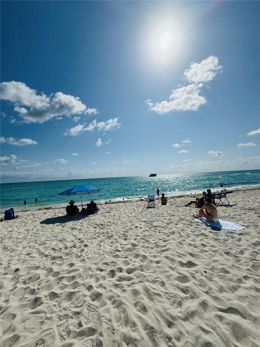 A11775430 — Miami Beach — 7