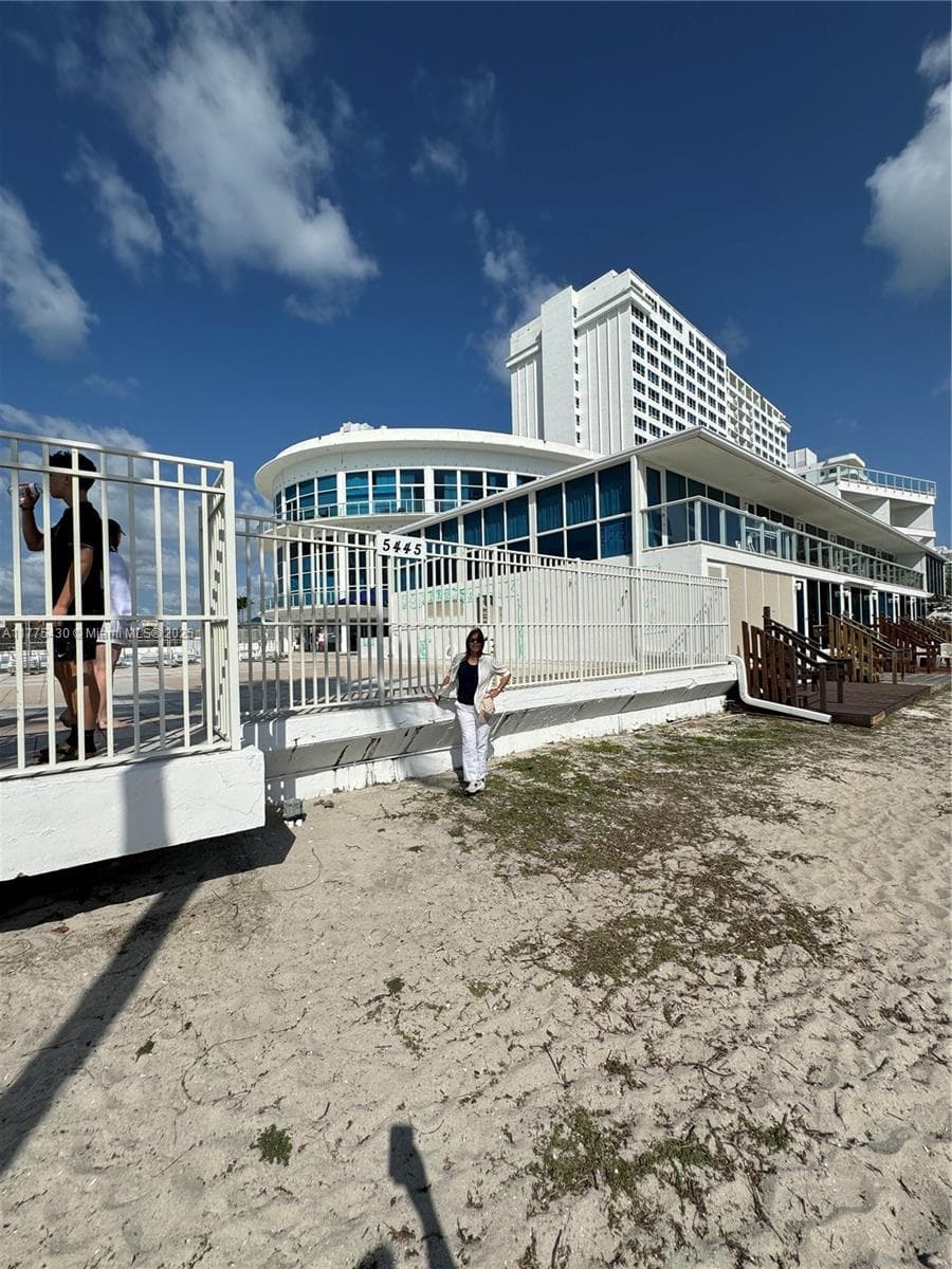 A11775430 — Miami Beach — 34