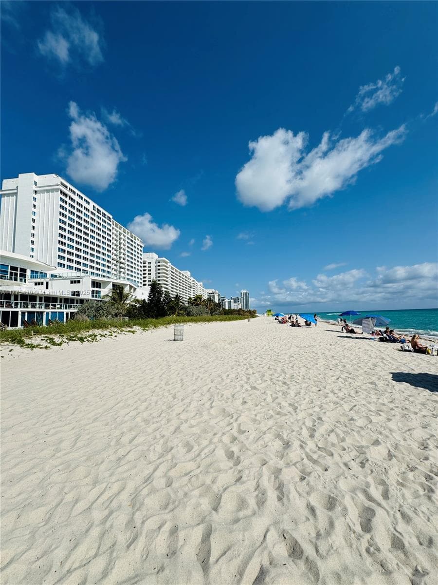 A11775430 — Miami Beach — 33