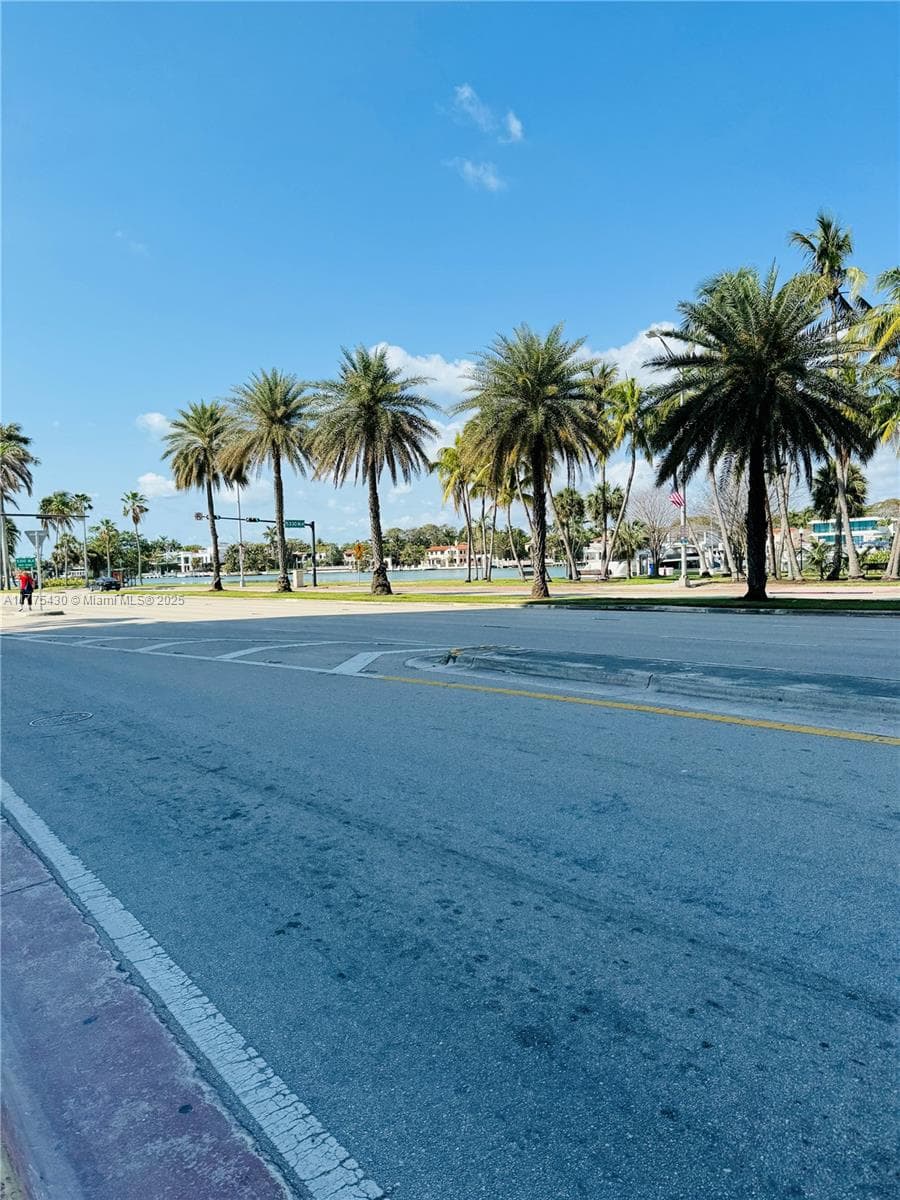 A11775430 — Miami Beach — 18