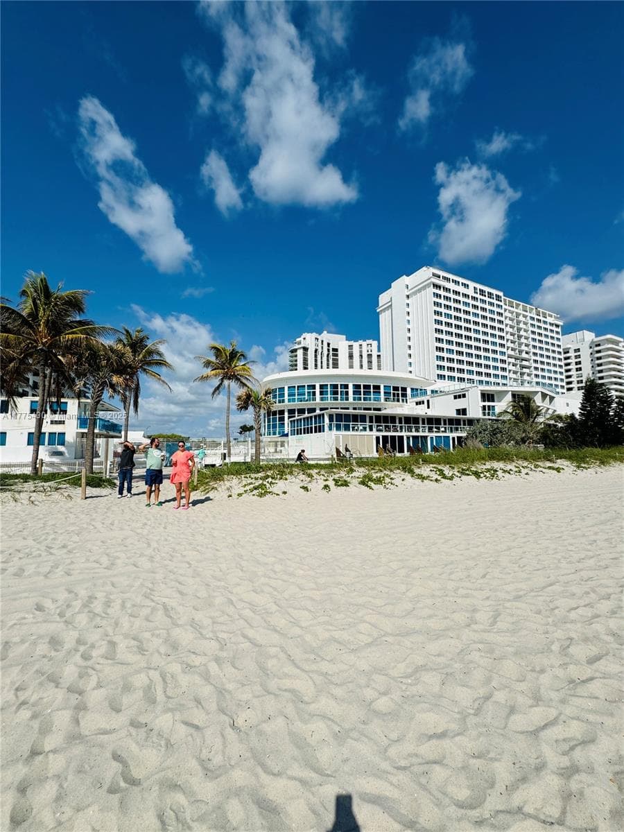A11775430 — Miami Beach — 31
