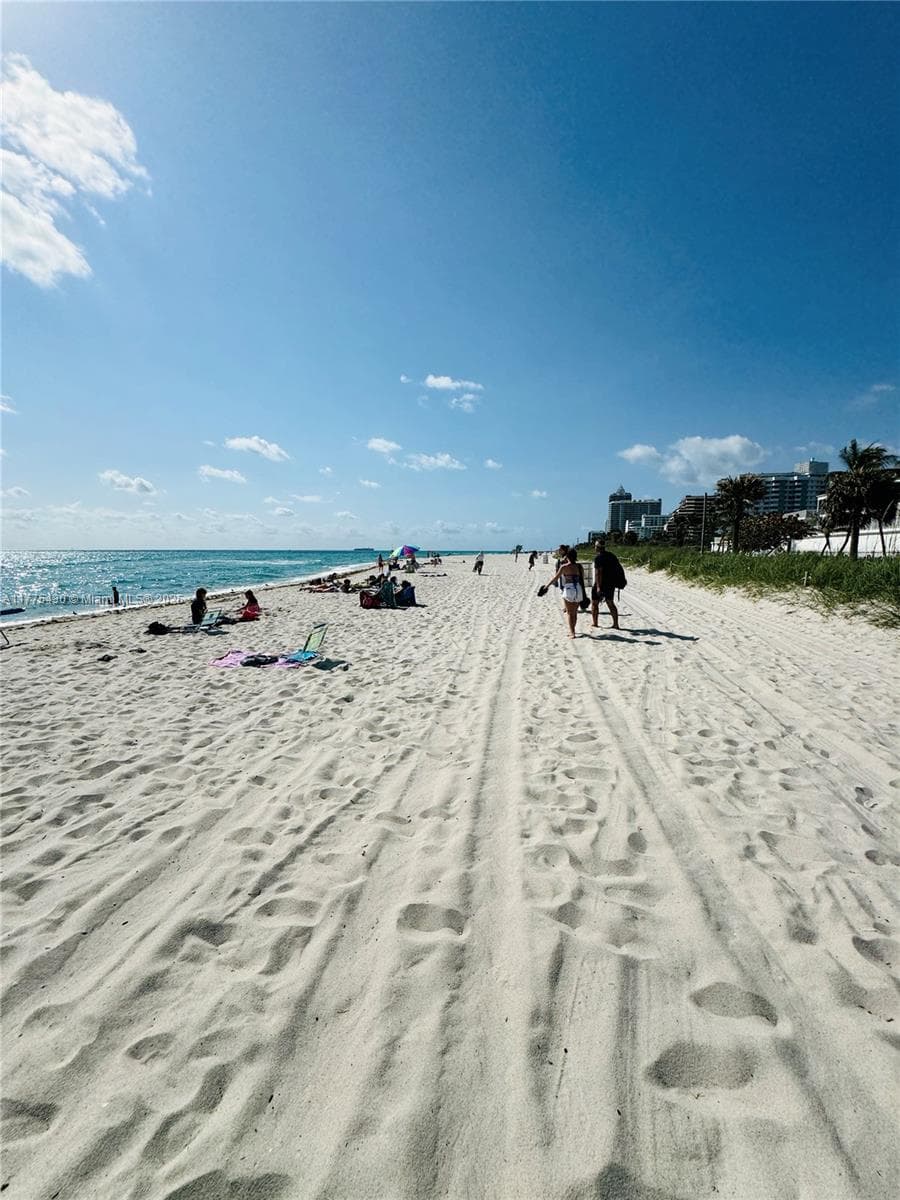 A11775430 — Miami Beach — 4