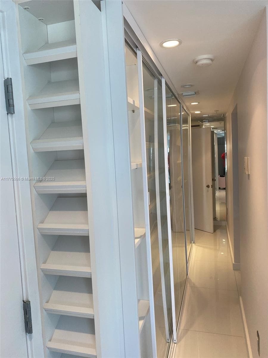 A11775506 — Miami Beach — 6