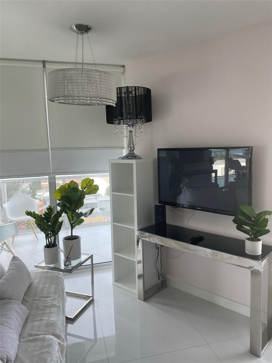 A11775506 — Miami Beach — 3