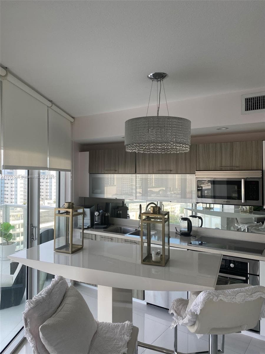 A11775506 — Miami Beach — 4