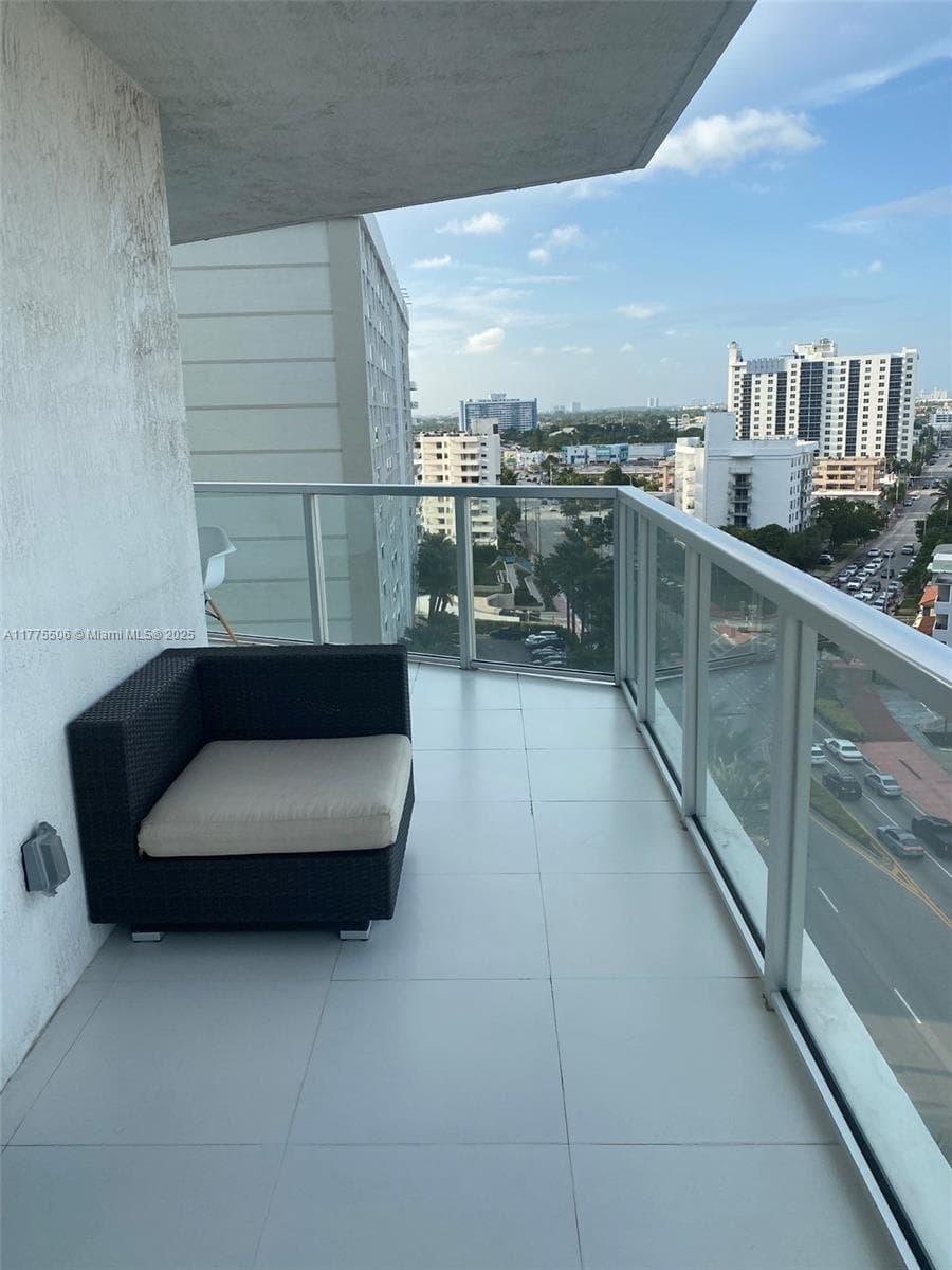 A11775506 — Miami Beach — 8