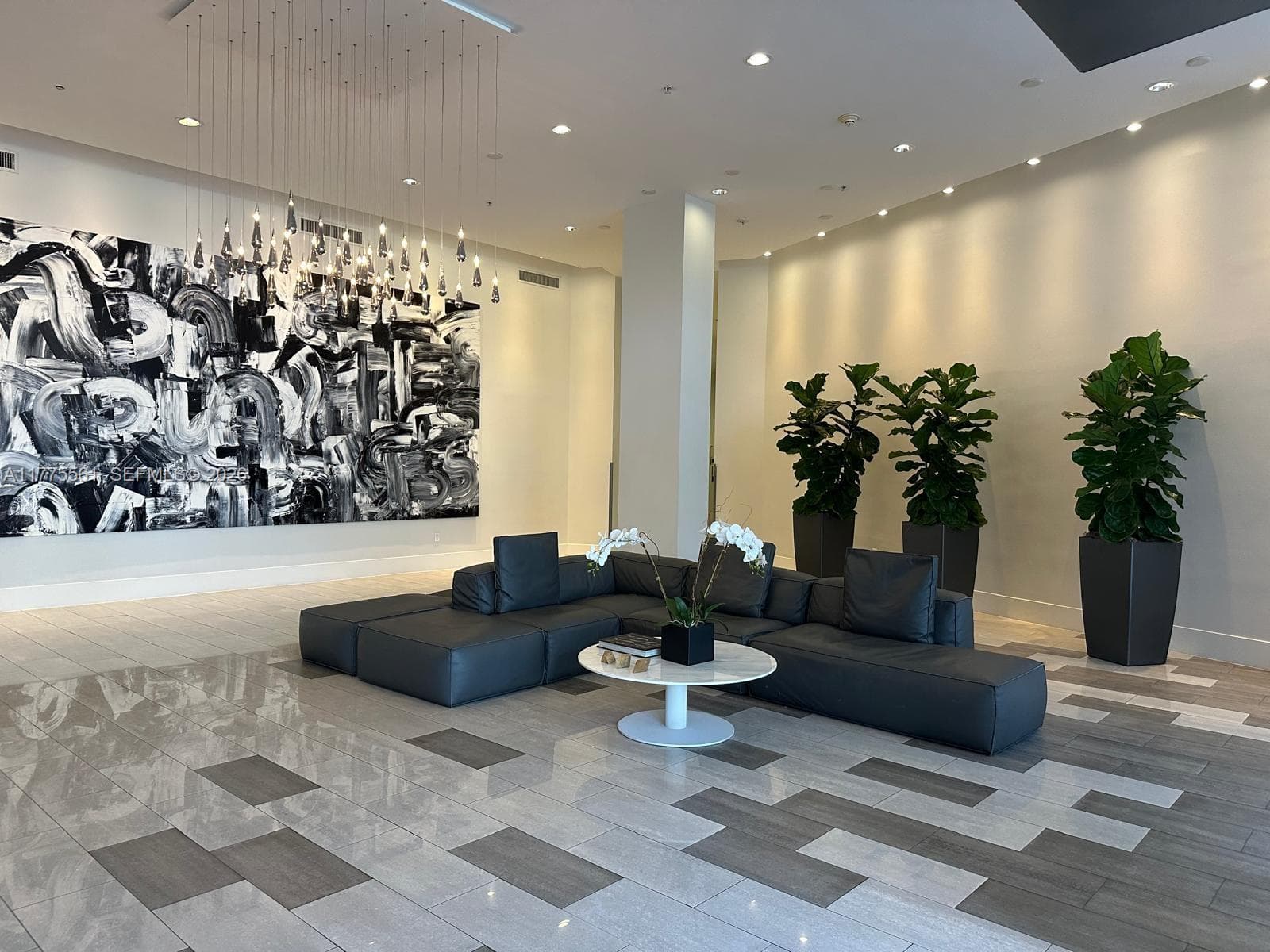 A11775561 — Miami Beach — 27