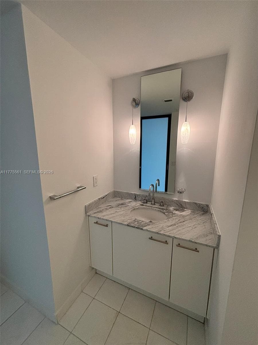 A11775561 — Miami Beach — 22