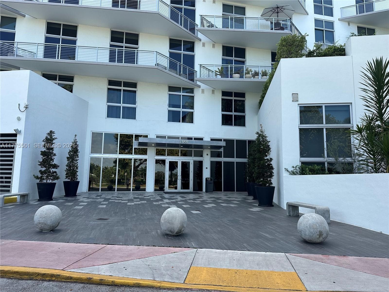 A11775561 — Miami Beach — 25