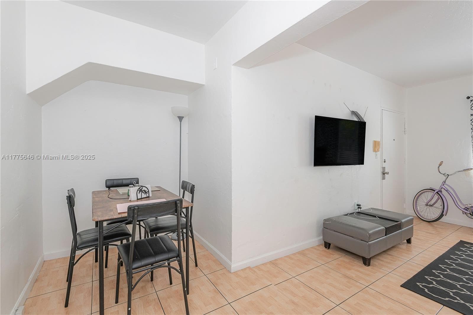 A11775646 — Miami Beach — 13