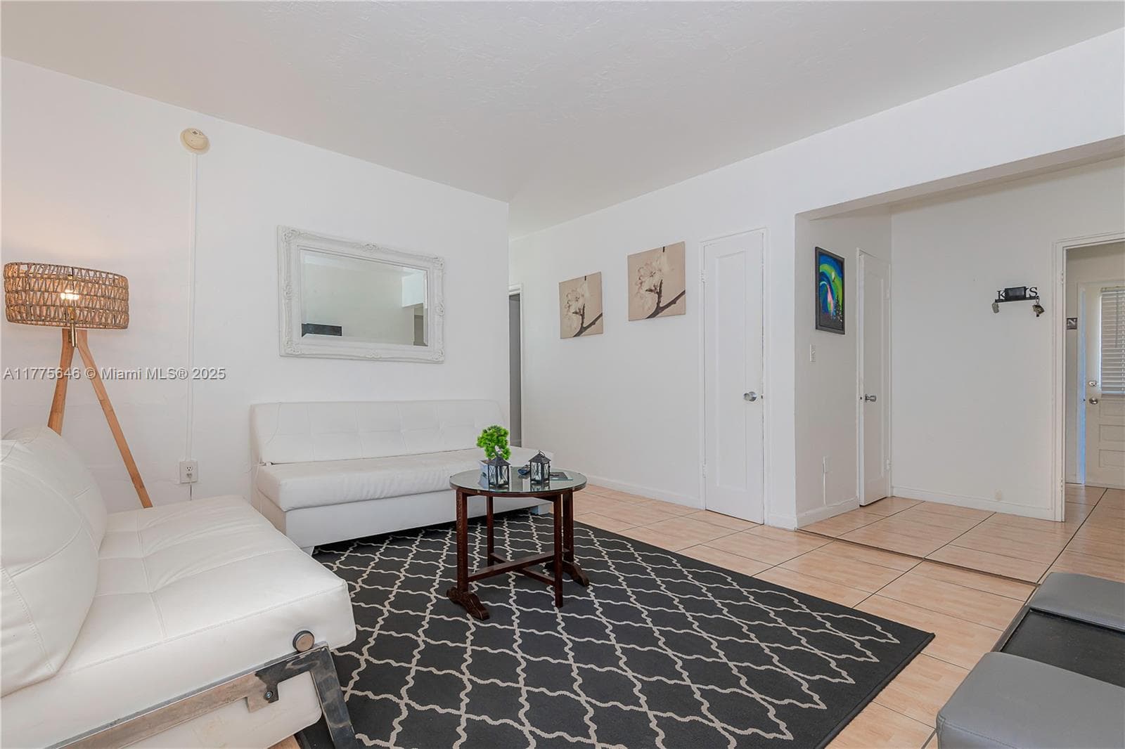 A11775646 — Miami Beach