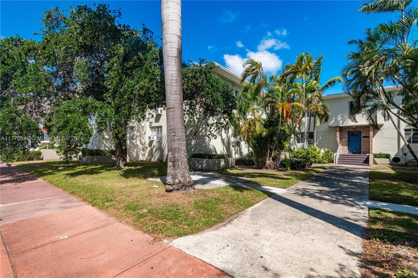 A11775646 — Miami Beach — 18