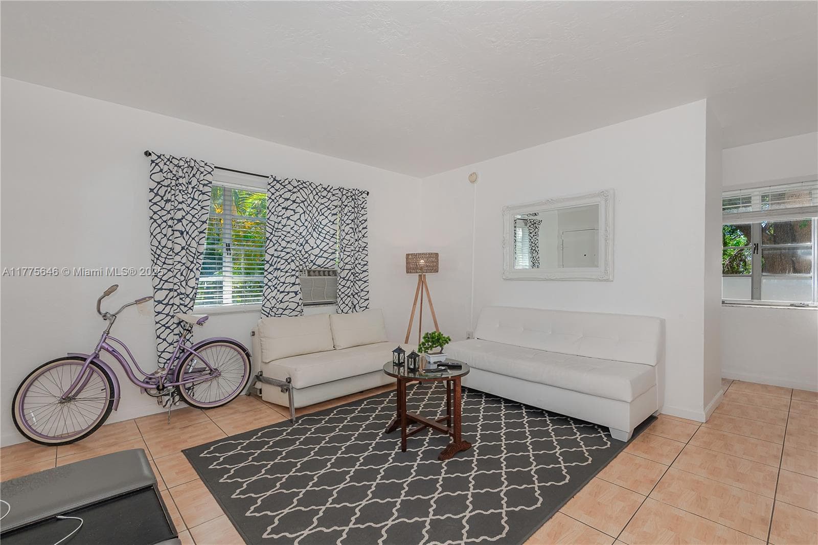 A11775646 — Miami Beach — 15