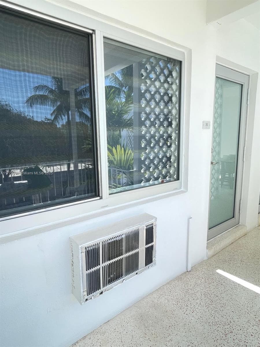 A11777782 — Miami Beach — 16