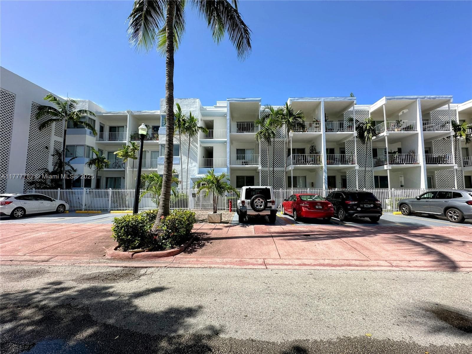 A11777782 — Miami Beach — 22