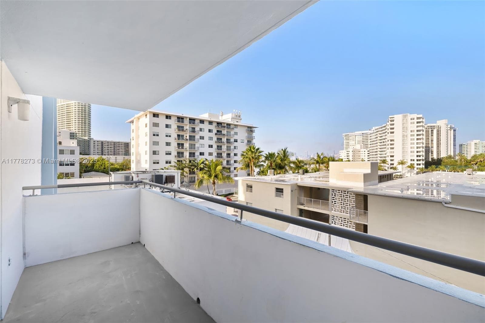 A11778273 — Miami Beach — 12