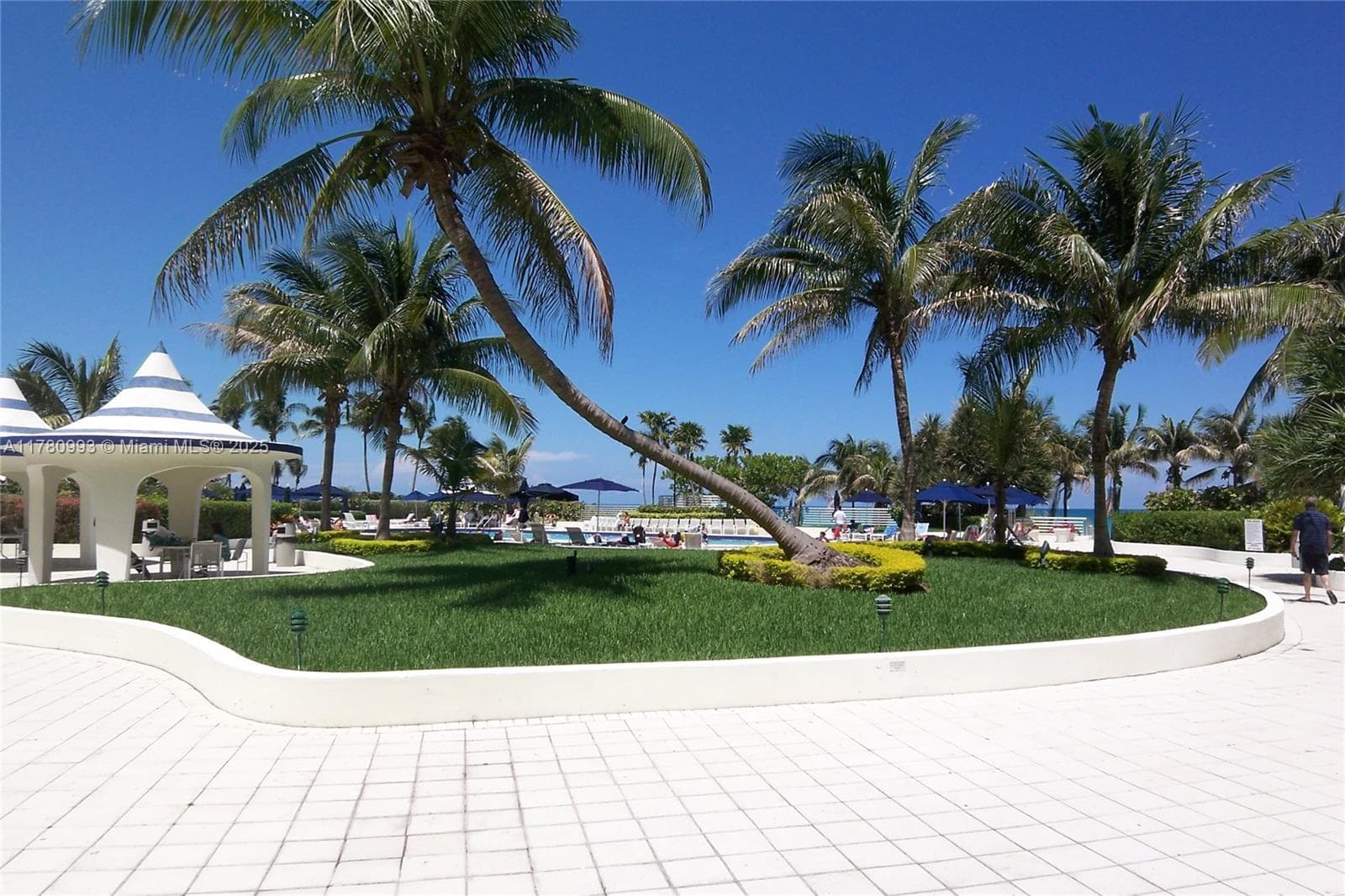 A11780993 — Miami Beach — 25