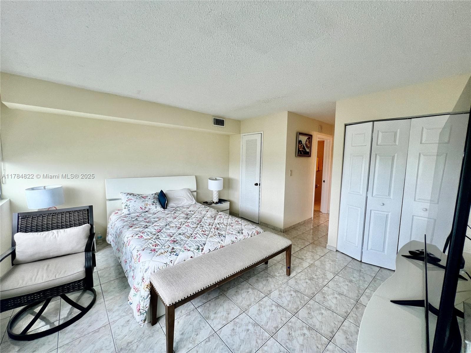 A11784822 — Miami Beach — 27