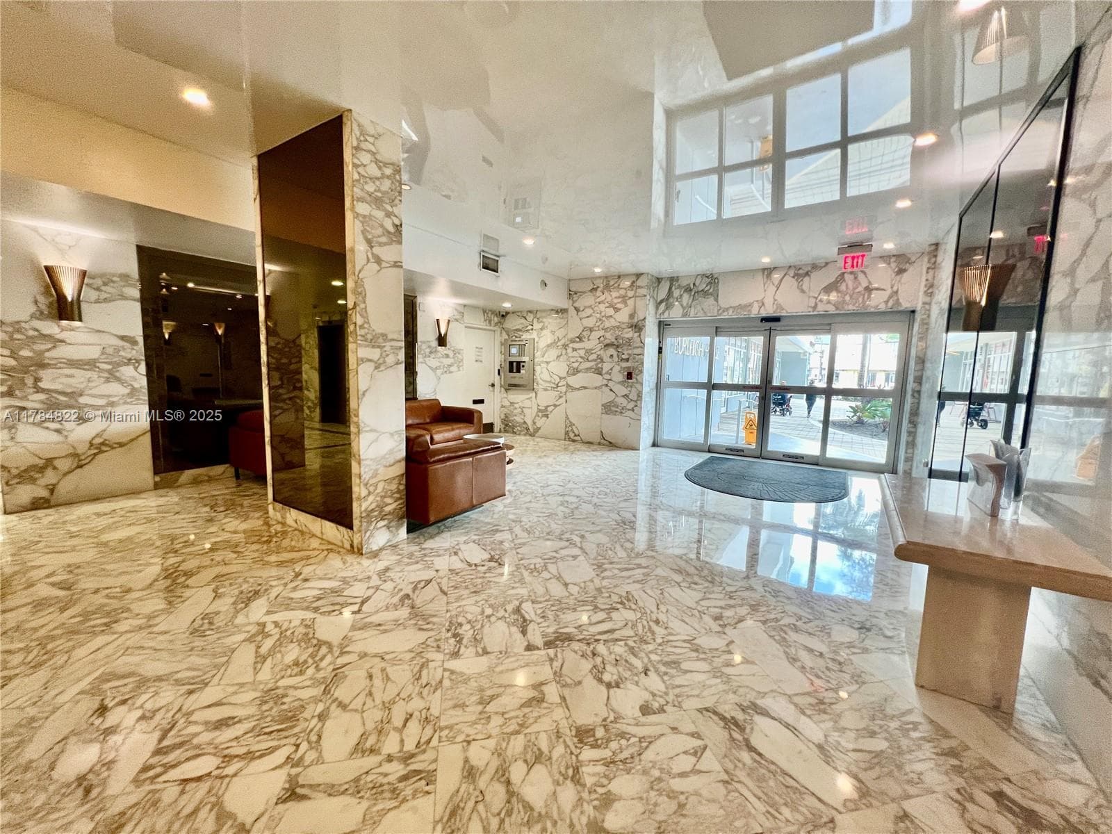 A11784822 — Miami Beach — 13