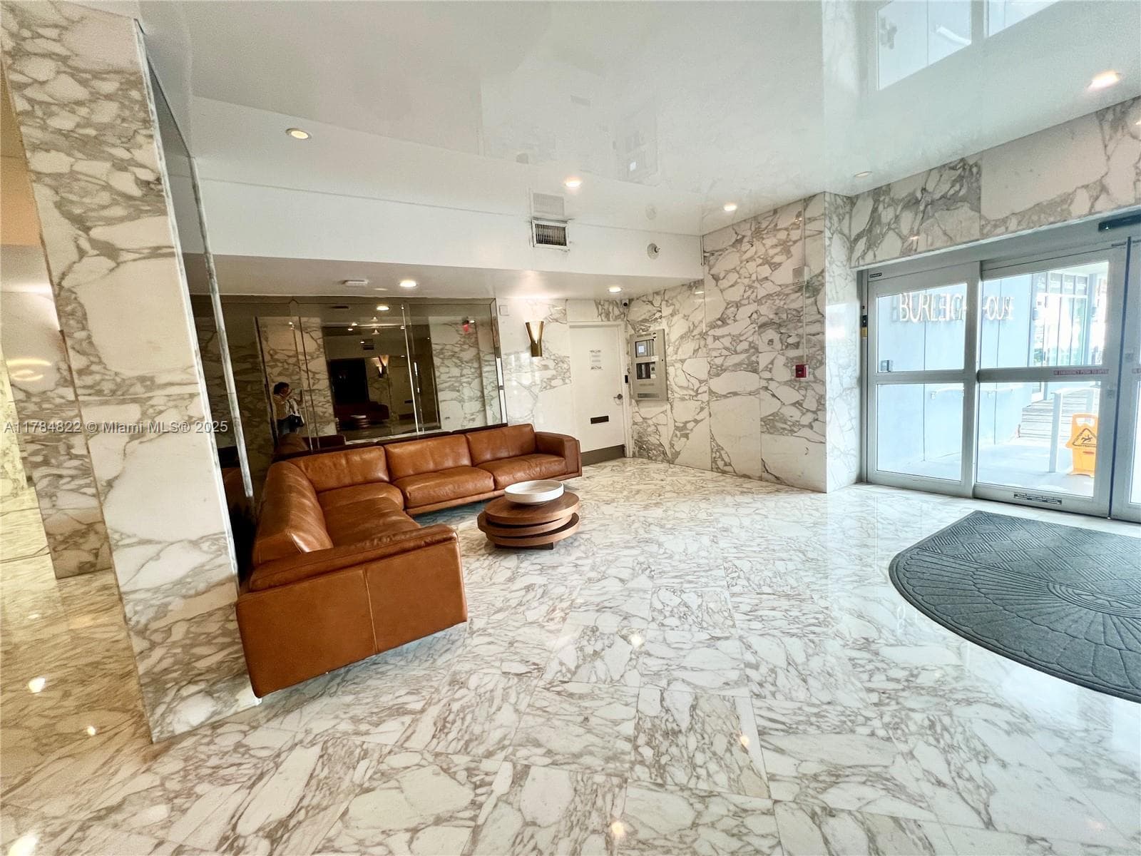 A11784822 — Miami Beach — 12