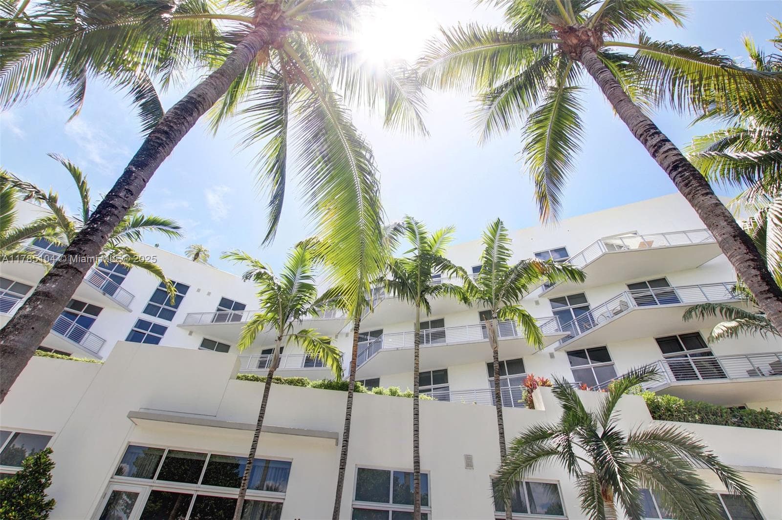 A11785104 — Miami Beach — 30