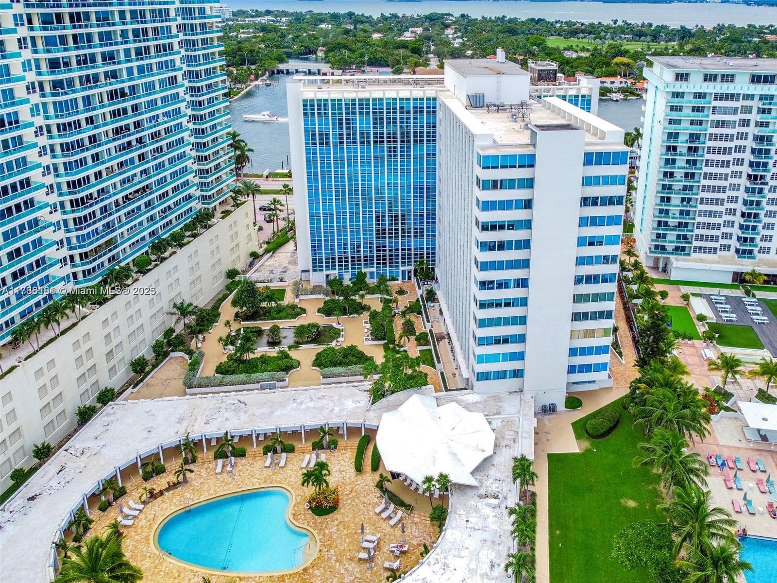 A11786181 — Miami Beach — 17