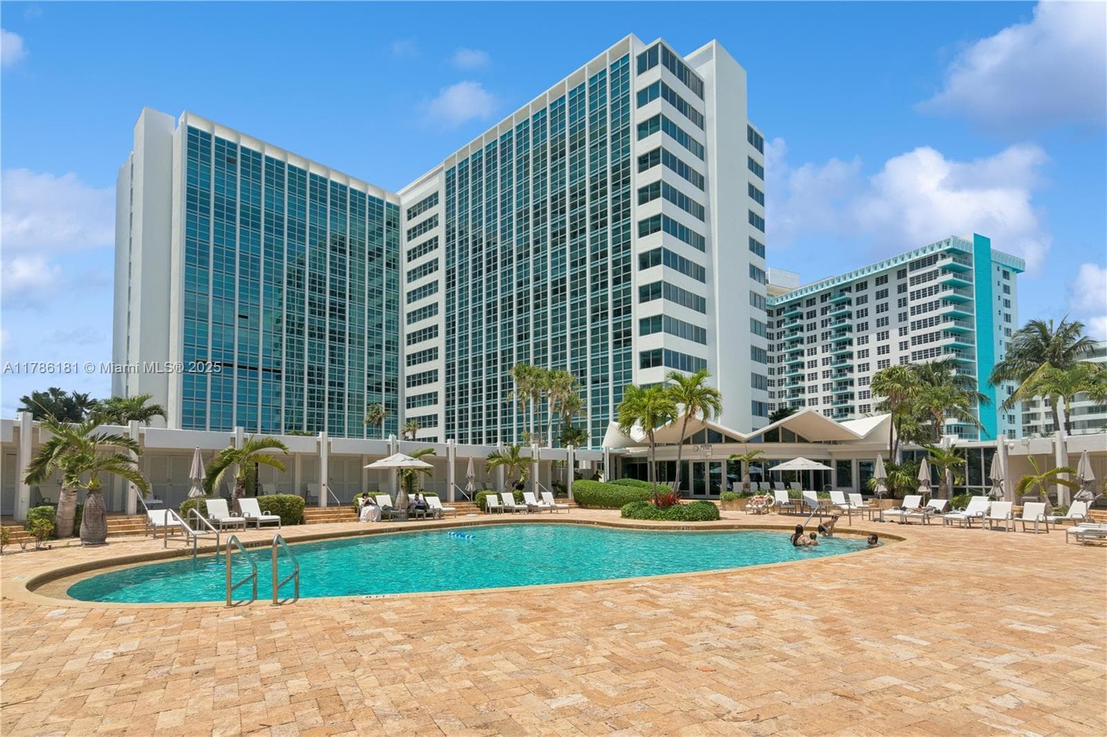 A11786181 — Miami Beach — 16